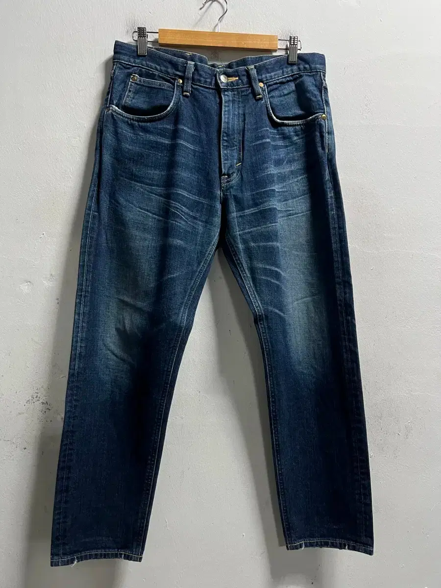 Lee101×URBAN RESEARCH The black version, a sequel to the collaboration 